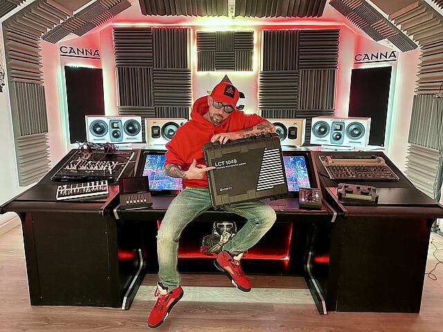 Digital Cut dans son studio