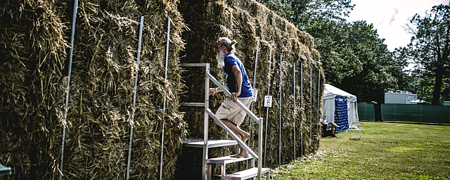 Lij Shaw entering the Hay Bale Studio