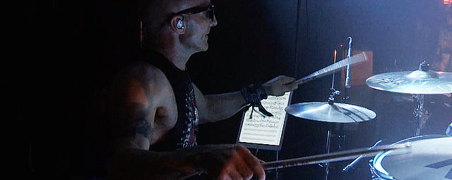 Kenny Aronoff with his MTP 440 DM go-to Snare mic