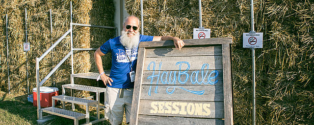 Lij Shaw in front of the Hay Bale Studio