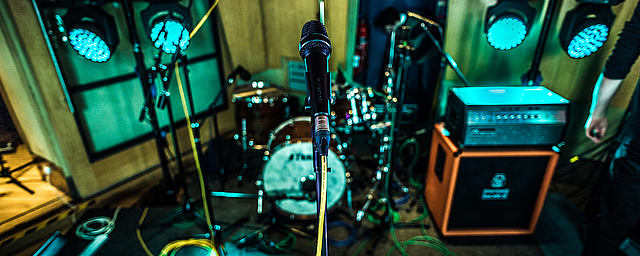 LEWITT MTP 940 CM handheld condenser mic live on stage at Metropolis Studios