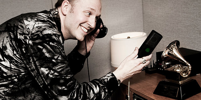 This image shows Brian Vibberts recording with his LCT 640 studio condenser microphone