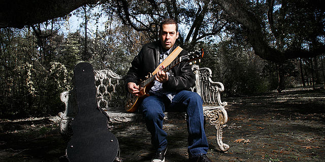Albert Castiglia uses the MTP 550 DM reference vocal stage mic
