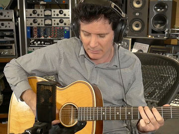 Warren Huart using the LCT 240 PRO mic to record acoustic guitar