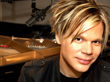 Brian Culbertson with his LCT 640 reference condenser studio microphone