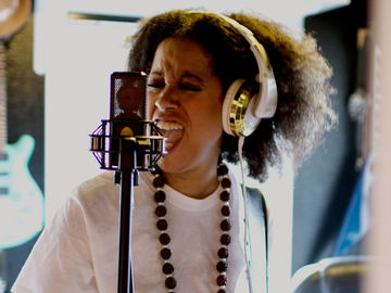 Picture shows Bibi McGill with her LCT 640 reference condenser studio mic