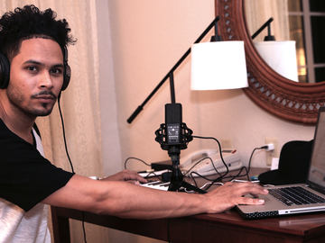 This image shows Steve Styles in his hotel Room using the DGT 650 USB microphone and interface