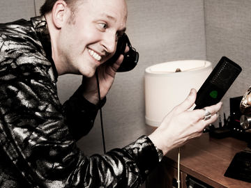 This image shows Brian Vibberts recording with his LCT 640 studio condenser microphone