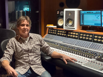 Michael Dumas uses the LCT 640 TS studio microphone, that allows you to change the polar pattern after the fact
