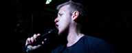 Erik Knight uses the MTP 550 DM mic live on stage [Photo: ©Jenny Haugh]
